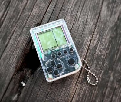 你小時(shí)候玩的國(guó)產(chǎn)俄羅斯方塊掌機(jī),至今仍遠(yuǎn)銷非洲